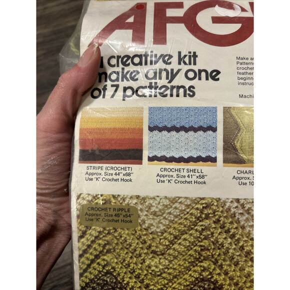 Vintage AFGHAN KIT Yarn Kits Inc 4800 NOS Knit Crochet 7 Patterns Retro New - Picture 4 of 6